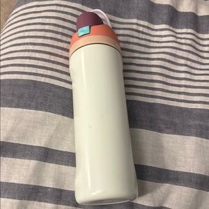 24 oz used Owala bottle